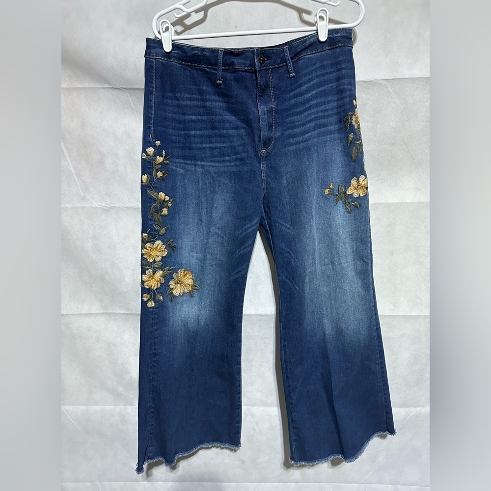 Driftwood Charlee Wide Leg Cropped Floral Embroidered Jeans Raw Hem Boho Size 32